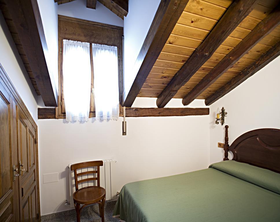Apartamentos Casa Buisan ブロト 部屋 写真