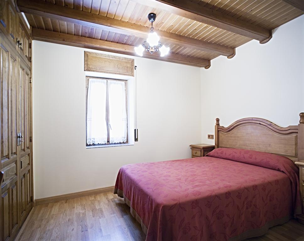 Apartamentos Casa Buisan ブロト 部屋 写真